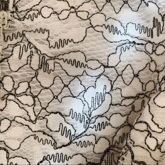 Cupcakes and cashmere Ezzy Lace Dress size 6 - Picture 8 of 8